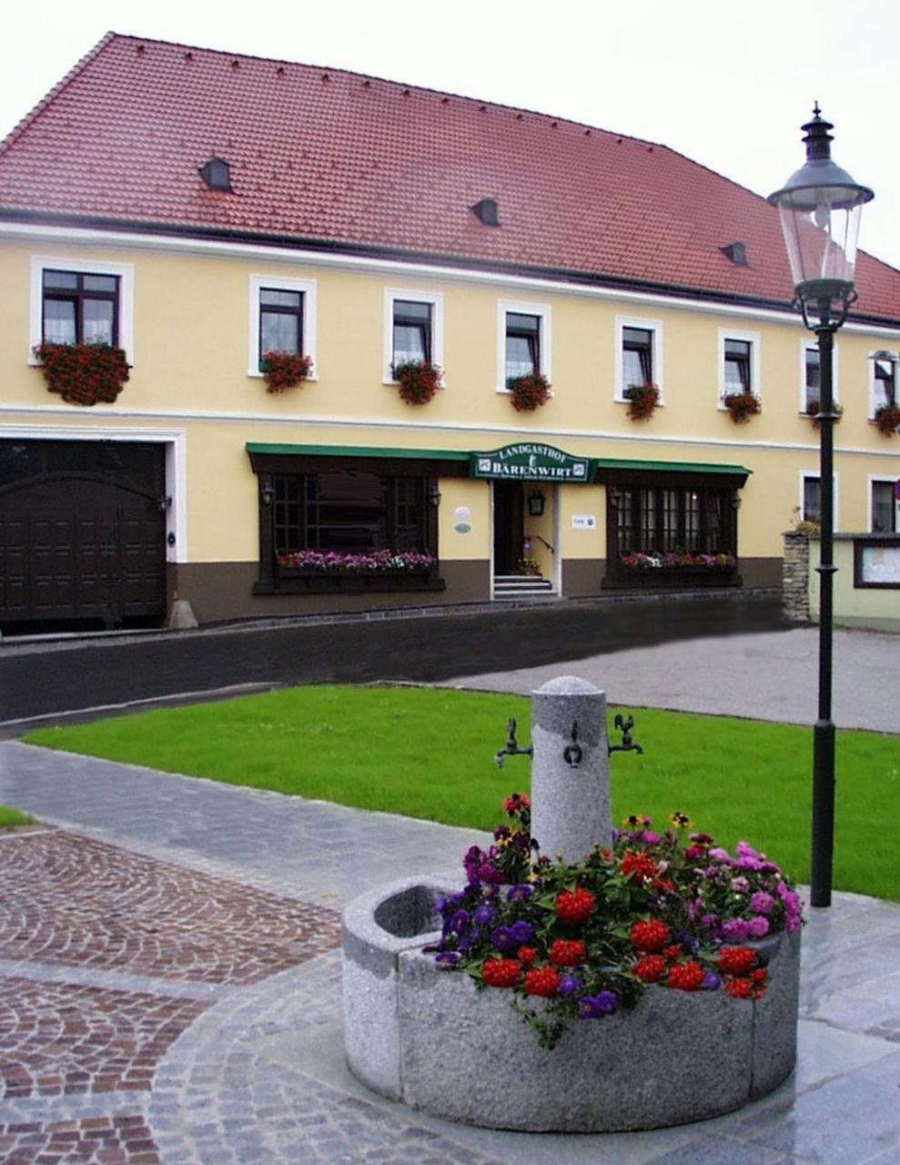 Landgasthof Barenwirt Petzenkirchen Exterior photo